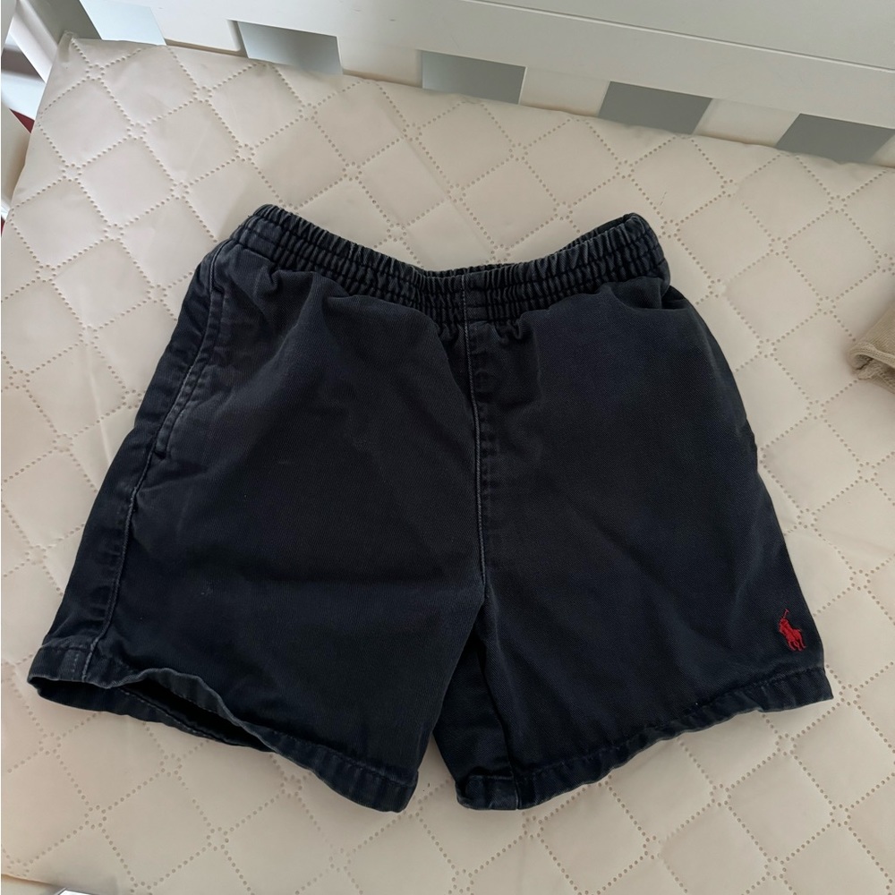 2T Polo Ralph Lauren shorts.